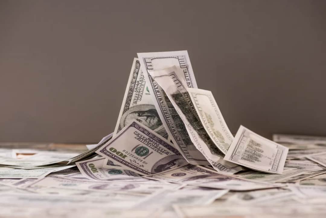 Co oznacza oprocentowanie w skali roku i jak wpływa na Twoje finanse? Co oznacza oprocentowanie w skali roku i jak wpływa na Twoje finanse?